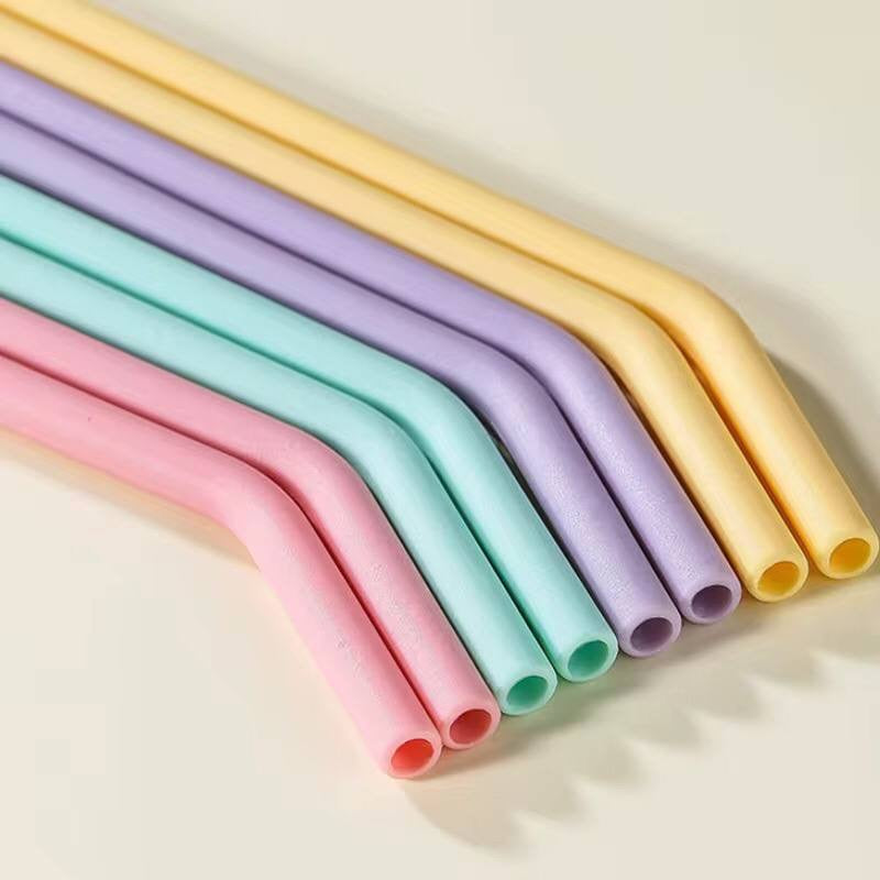 Reusable silicone straws 
4pcs set