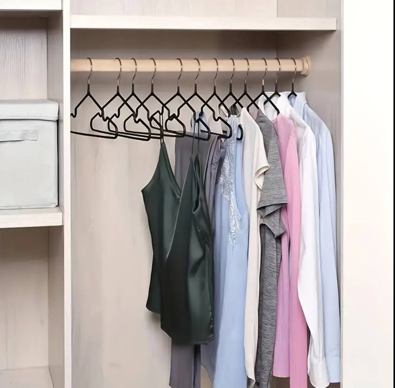 10pcs clothes hangers with antislip stainless steel hook.