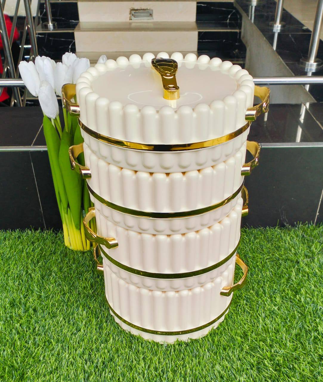 Luxurious Insulated Hotpot
Capacity 1.5l ,2l ,2.5l & 3 litres 
Keeps food hot and fresh 1-5hrs