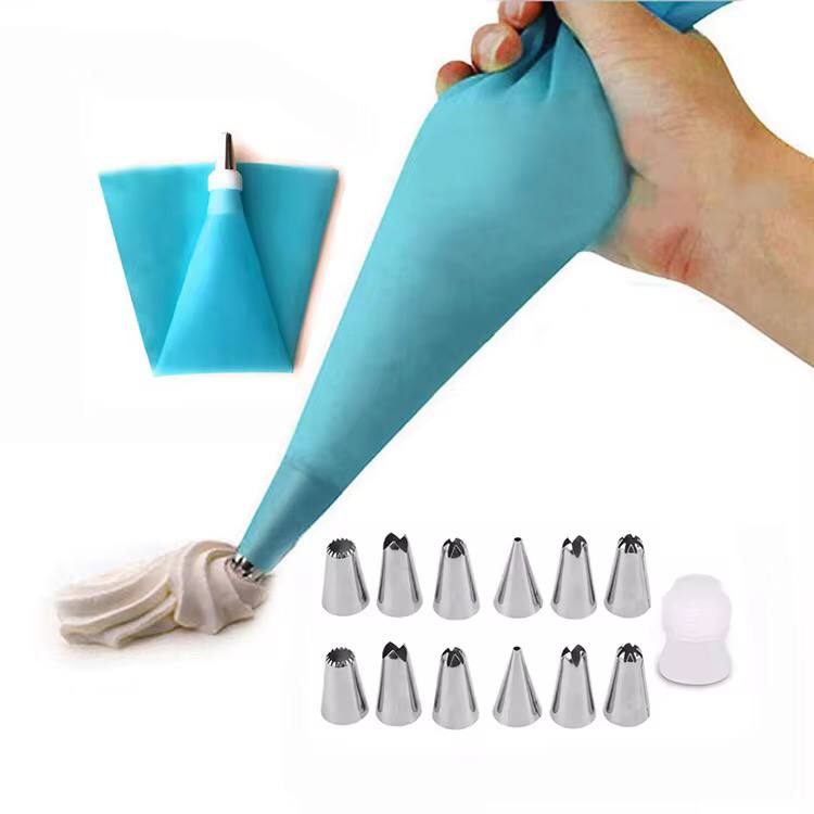 piping bag with mettalic nozzles