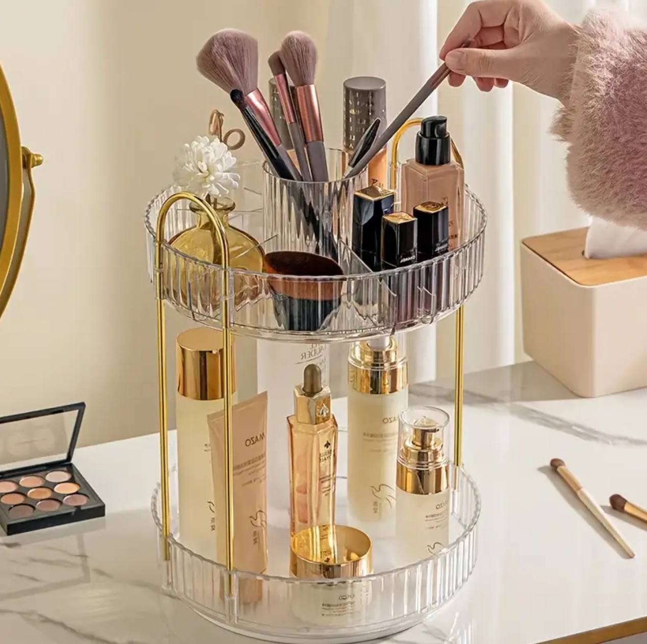 Rotating make up stand