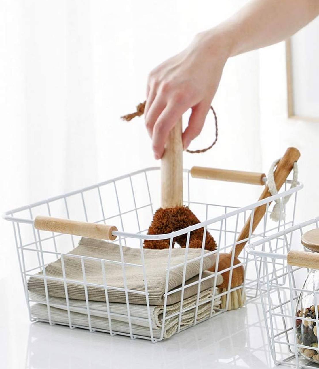 Metal Wire Storage Basket With Handle
