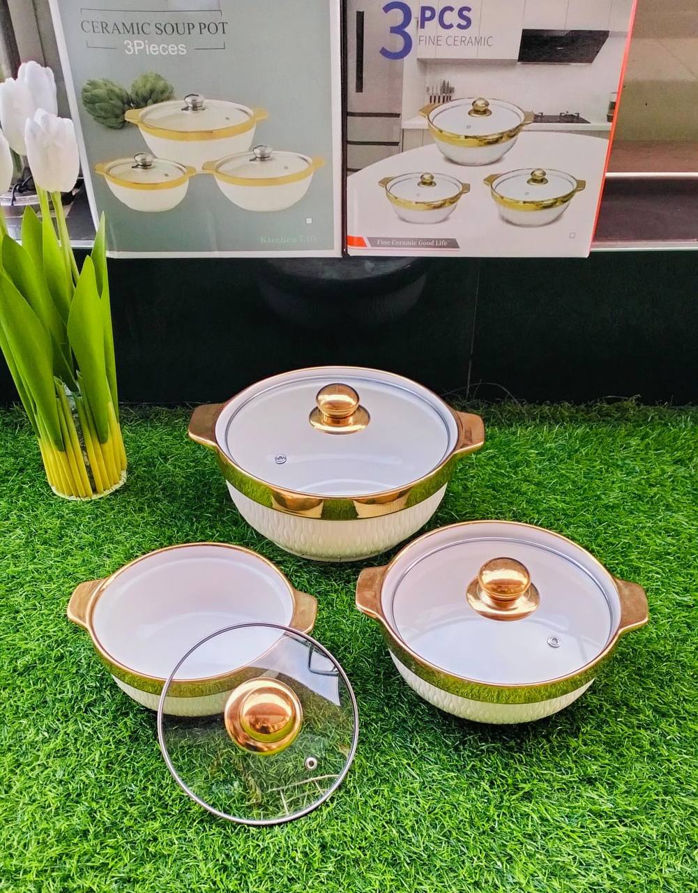 Ceramic serving bowl with glass lid