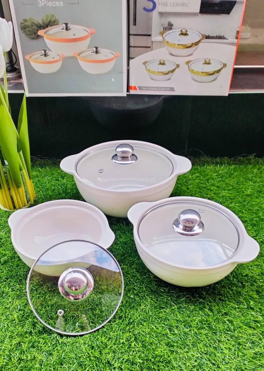 Ceramic serving bowl with glass lid