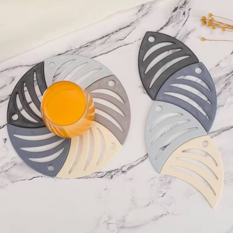 5 pieces fish shaped silicone coasters .