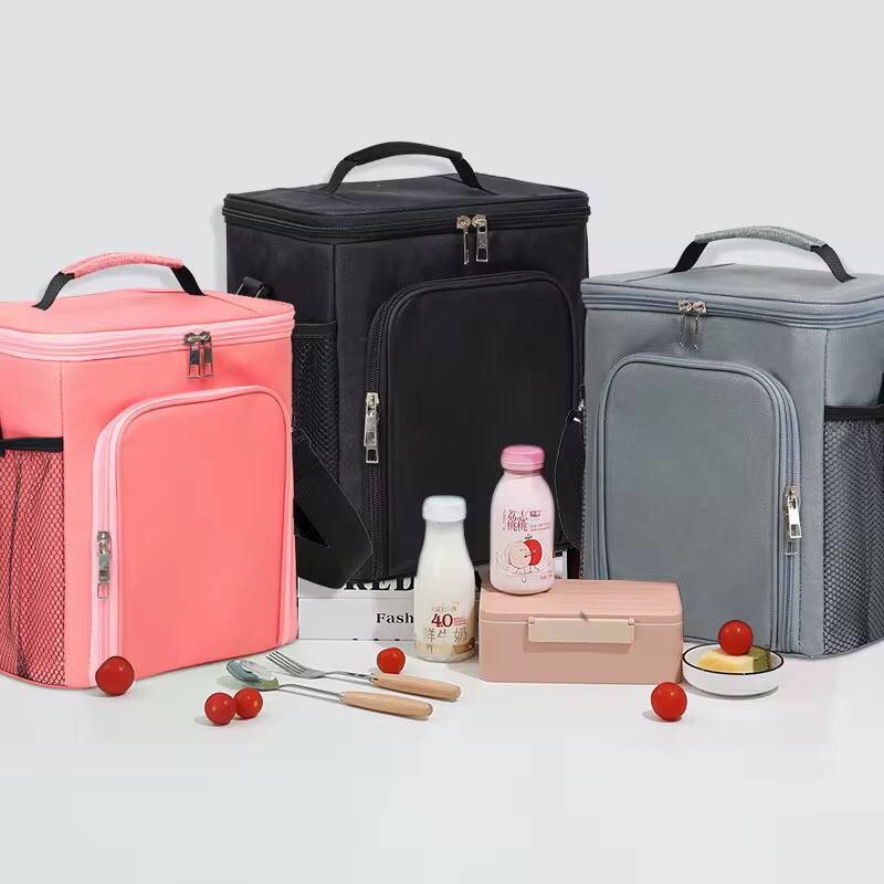 Large capacity 2 compartment lunch bag.