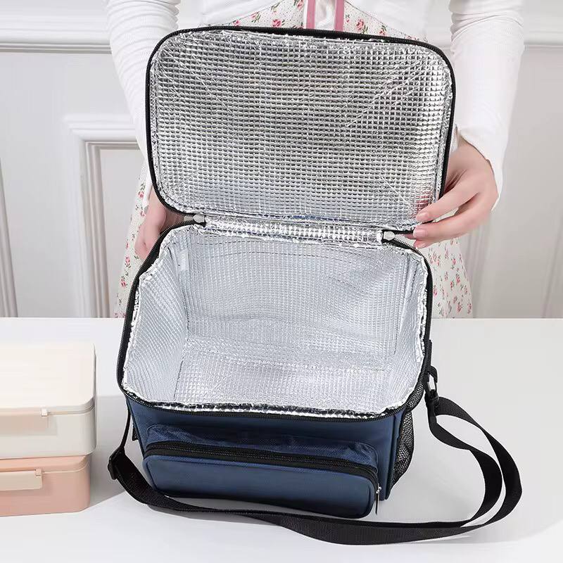 Large capacity 2 compartment lunch bag.