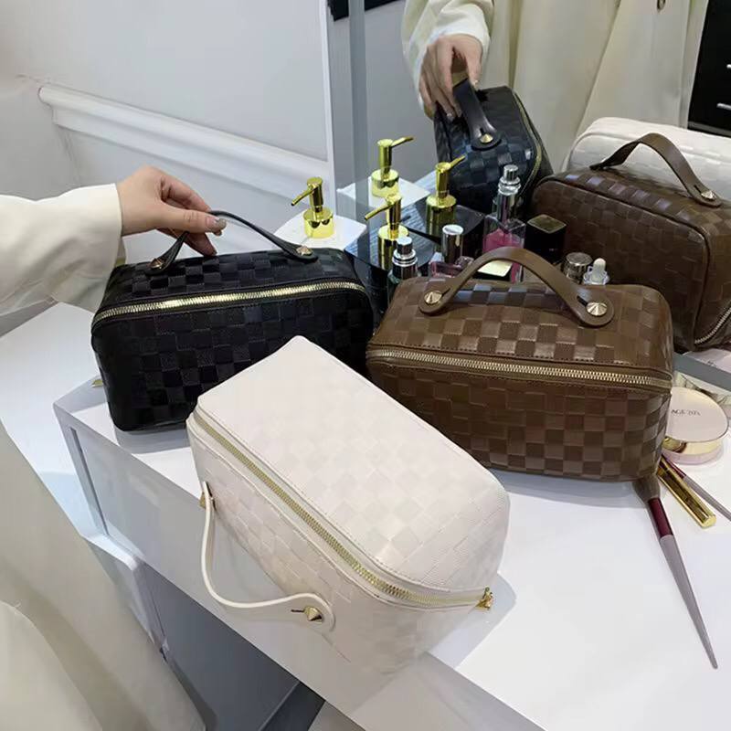 Pu leather cosmetic storage bags.