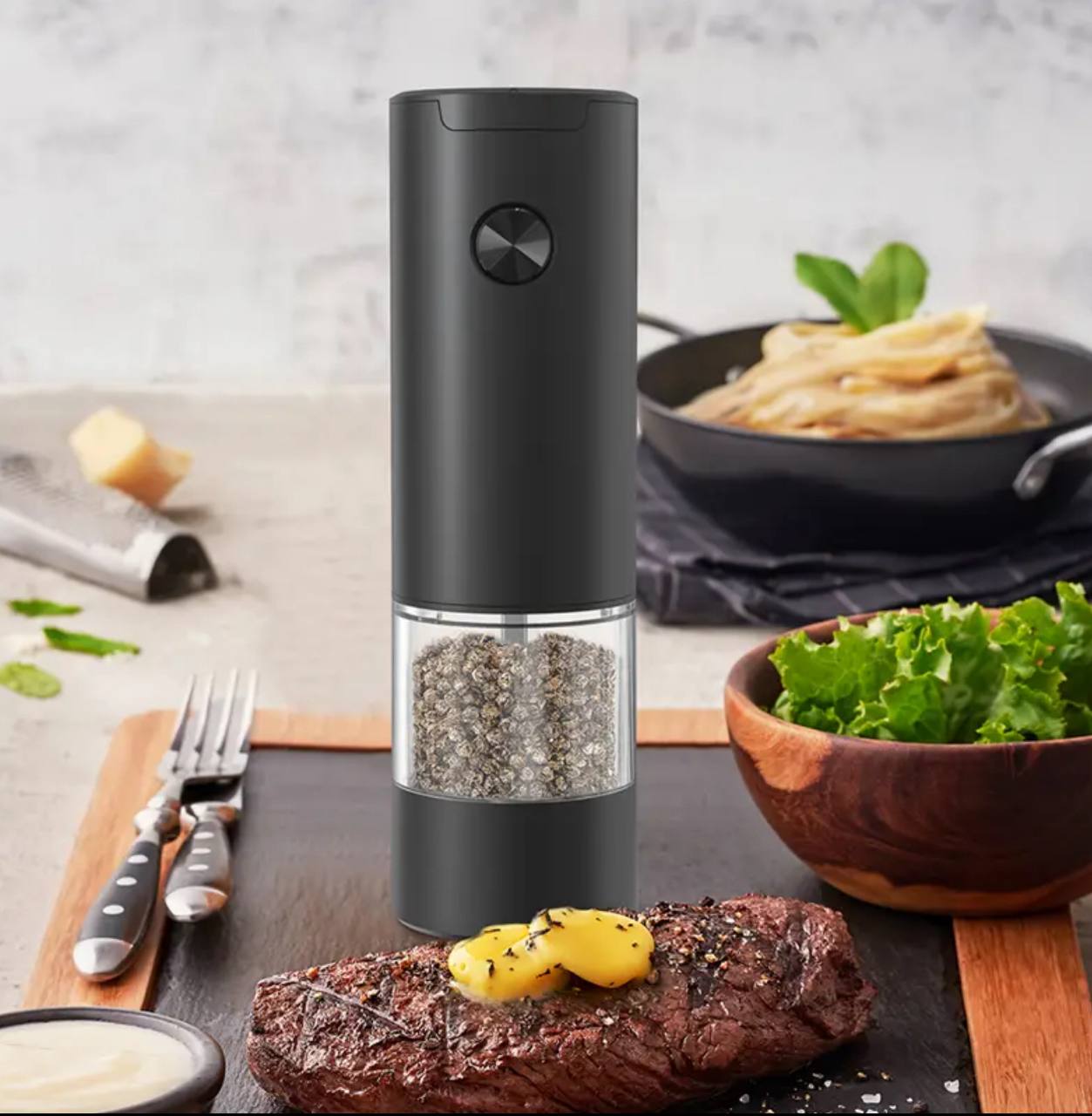 Rechargeable pepper grinder