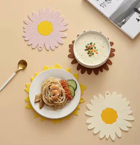 Daisy Shape Silicone Coaster Kitchen Table Heat Resistant