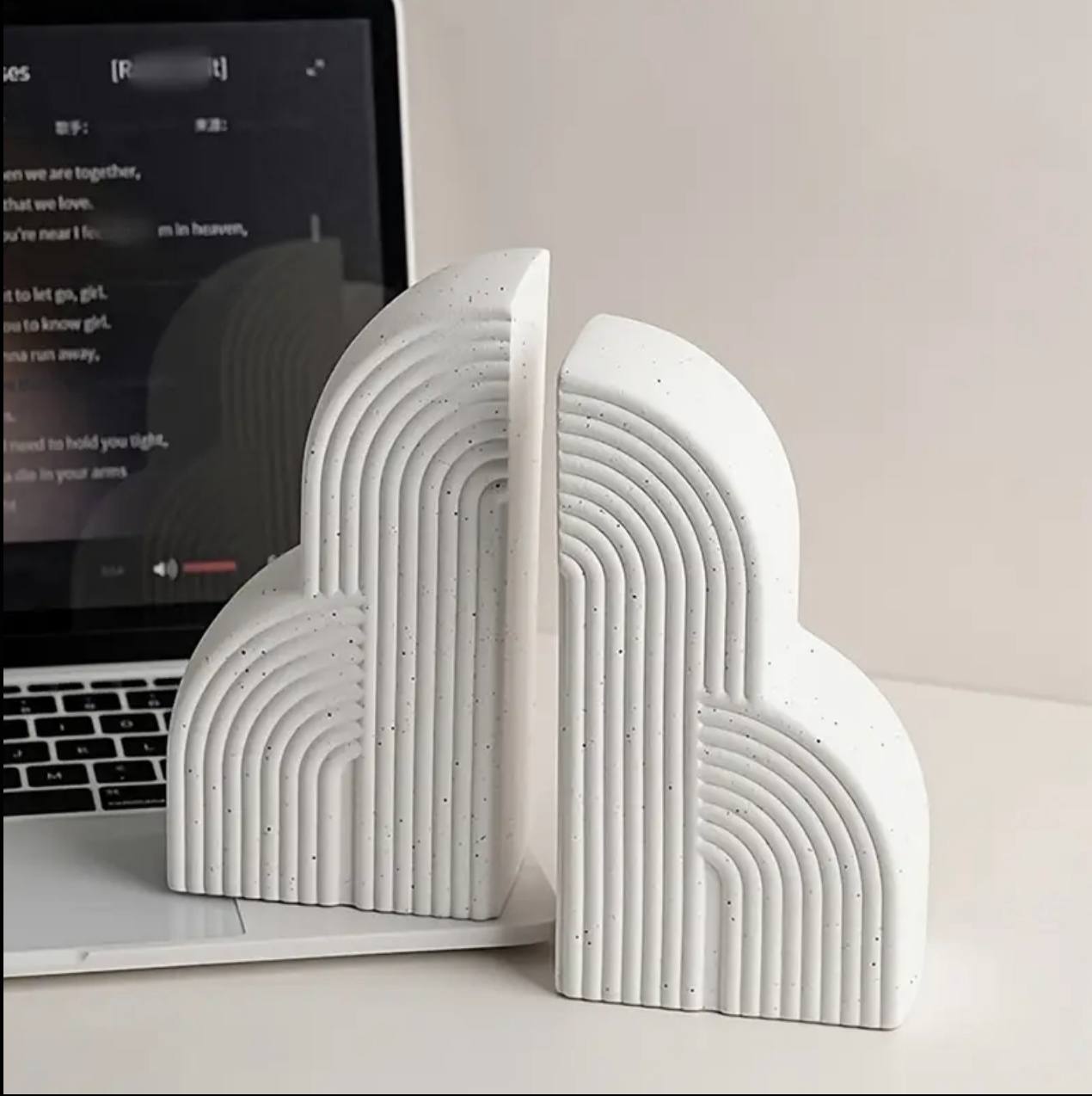 Arched bookend holders