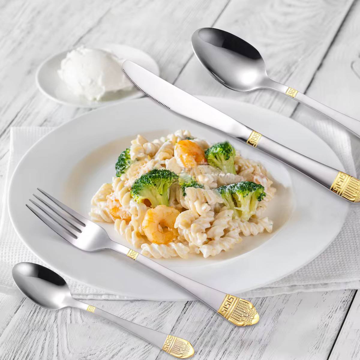 Luxurious 72-piece stainless steel set, service for 12.