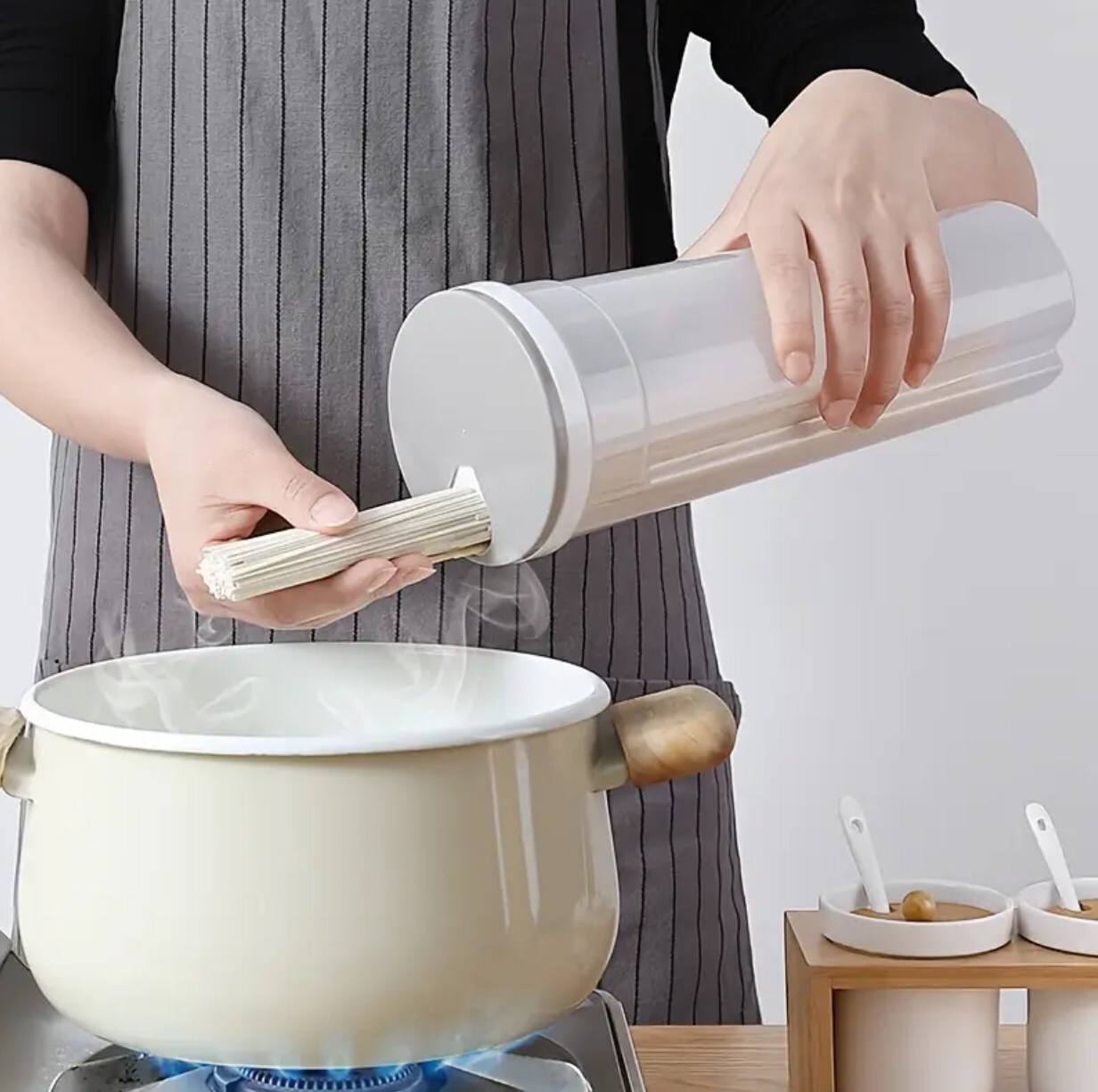 Grain storage spaghetti containers