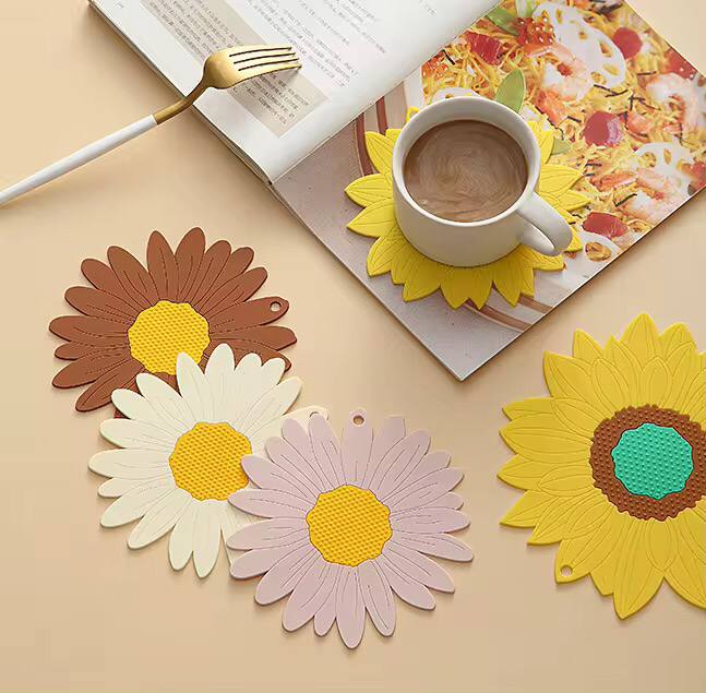 Daisy Shape Silicone Coaster Kitchen Table Heat Resistant