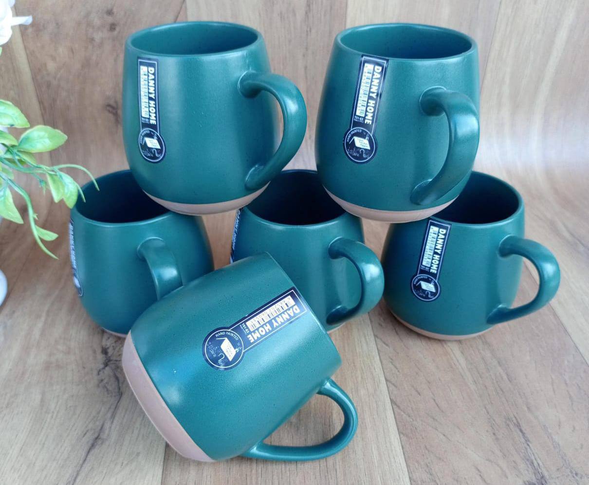 Classy mugs A set of 6 cups