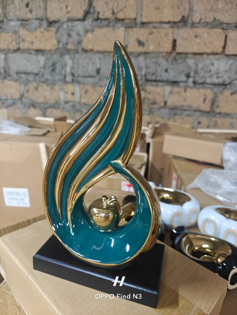 Ceramic decor centre piece