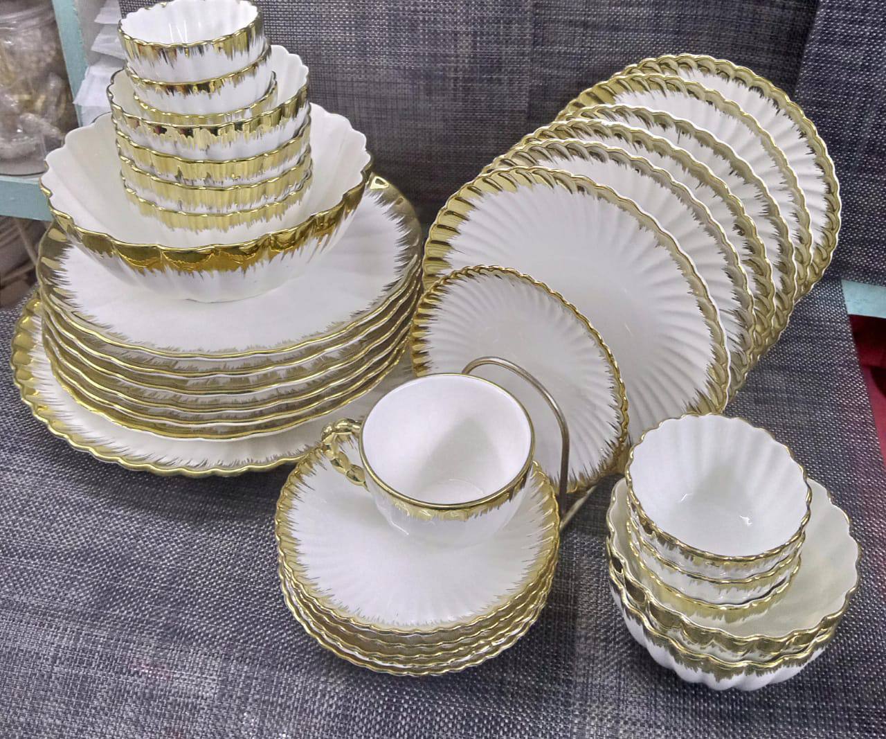 38pc Ceramic Shell Dinner Set