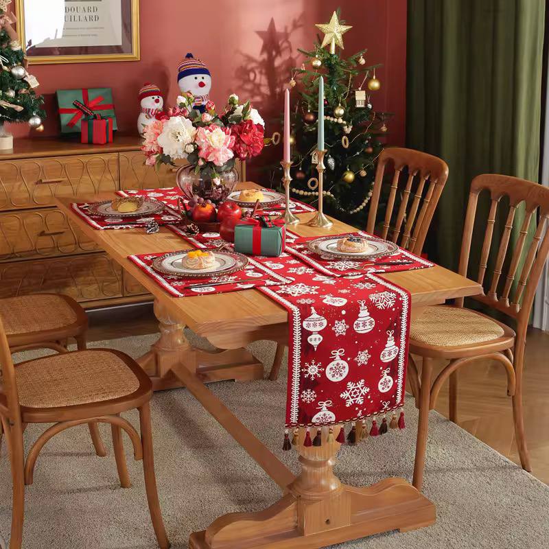 AMERICAN YARN-DYED JACQUARD CHRISTMAS TABLE RUNNER AND TABLE MATS