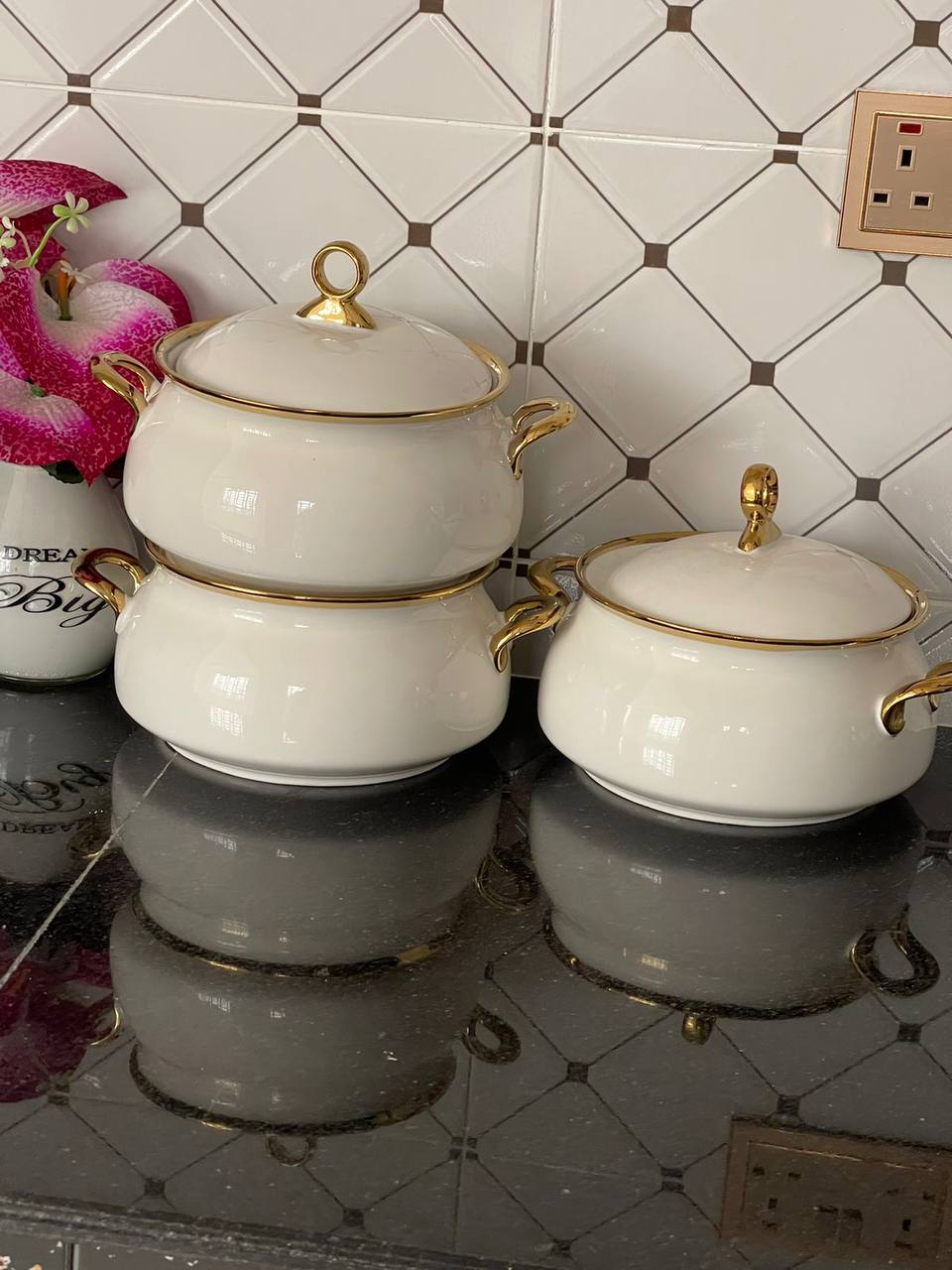 Gold line dish