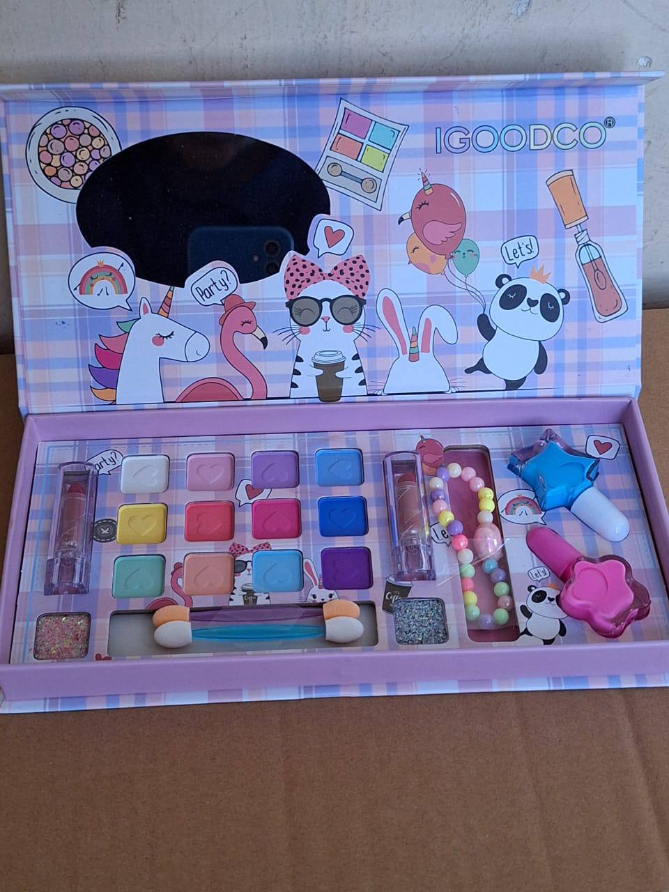 kids make up kit
