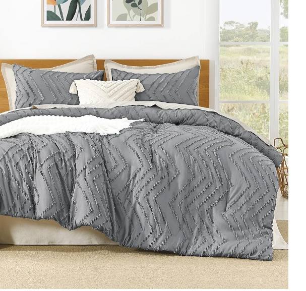 Tufted Duvet
with 1 bedsheet and 4 pillow cases.