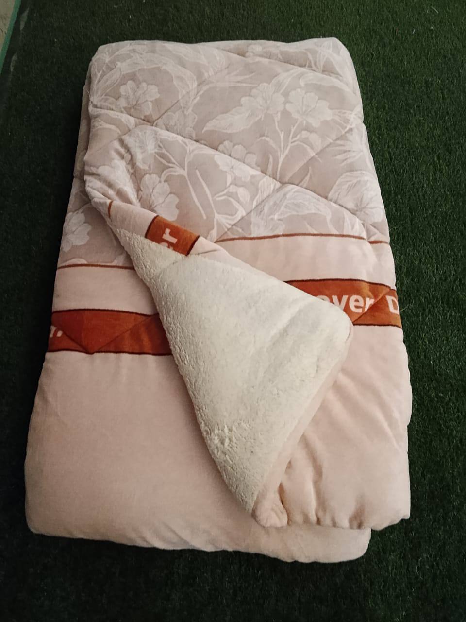 Single warm woolen duvet