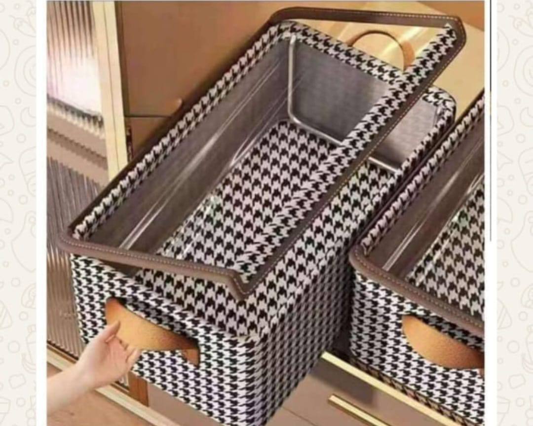 Wardrobe Foldable dotted Closet Organizer with a Cover