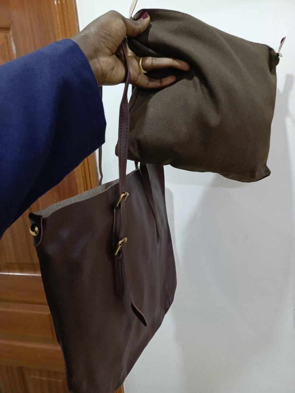 Minimalist tote with inside pouch