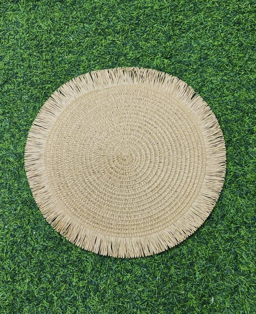 Luxurious woven round rattan Table mats/placemat
Size: 38cms
Colour: Dark brown, light brown and cream white 
6pc