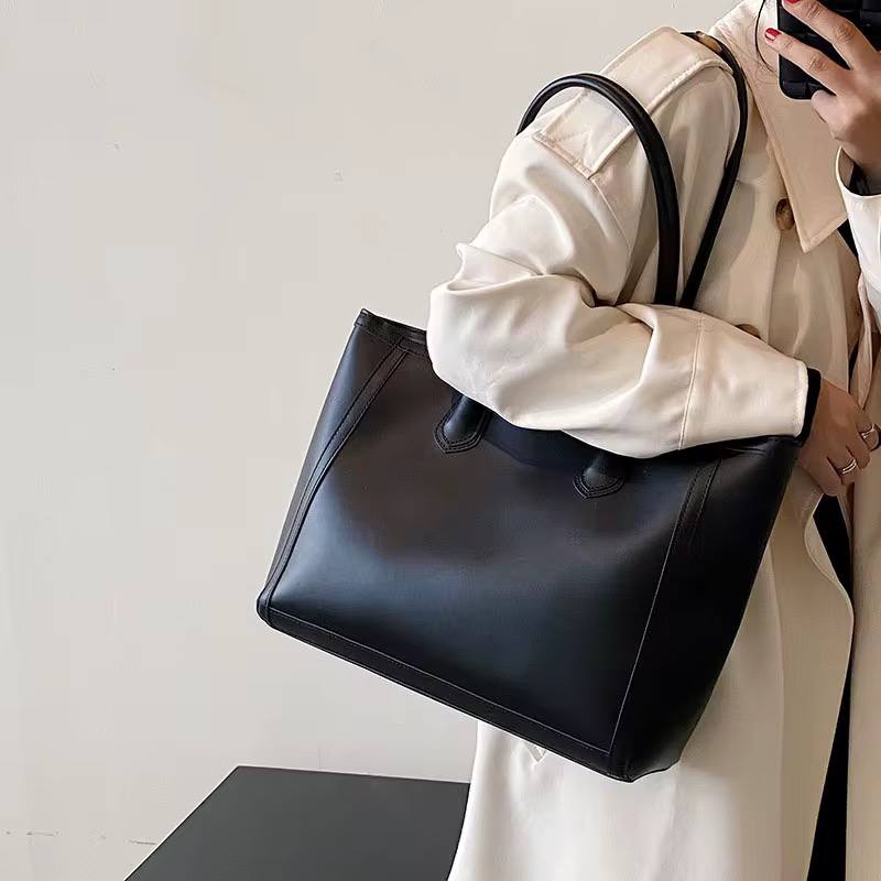 Minimalist elegant tote bag