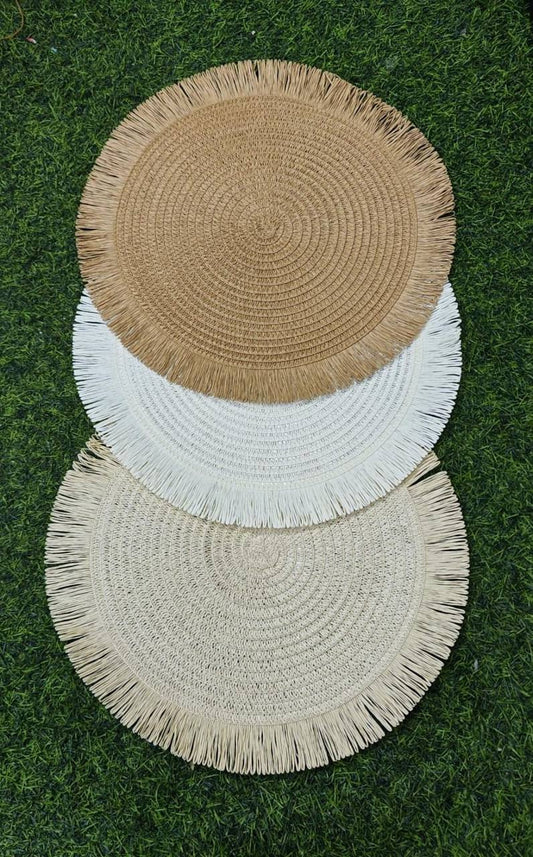 Luxurious woven round rattan Table mats/placemat
Size: 38cms
Colour: Dark brown, light brown and cream white 
6pc