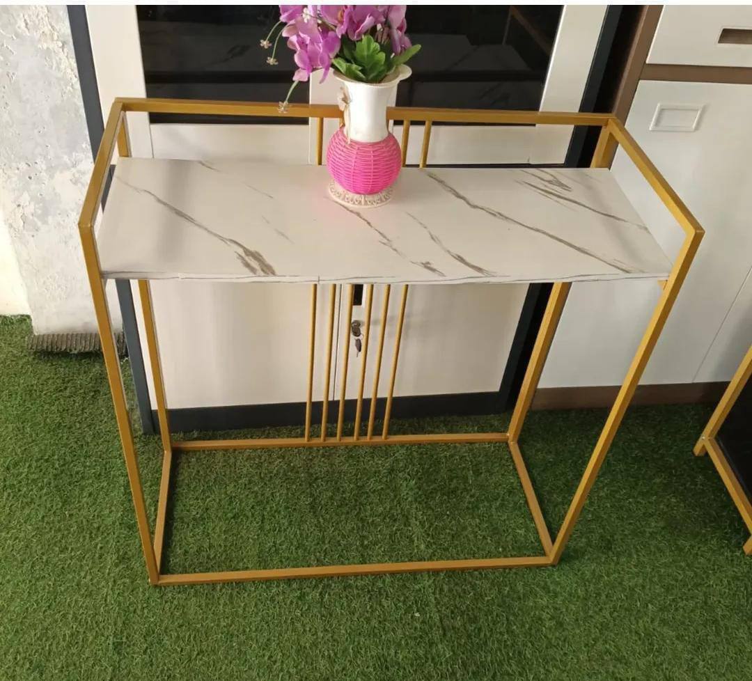 Simple Console
The Craft House Console Table