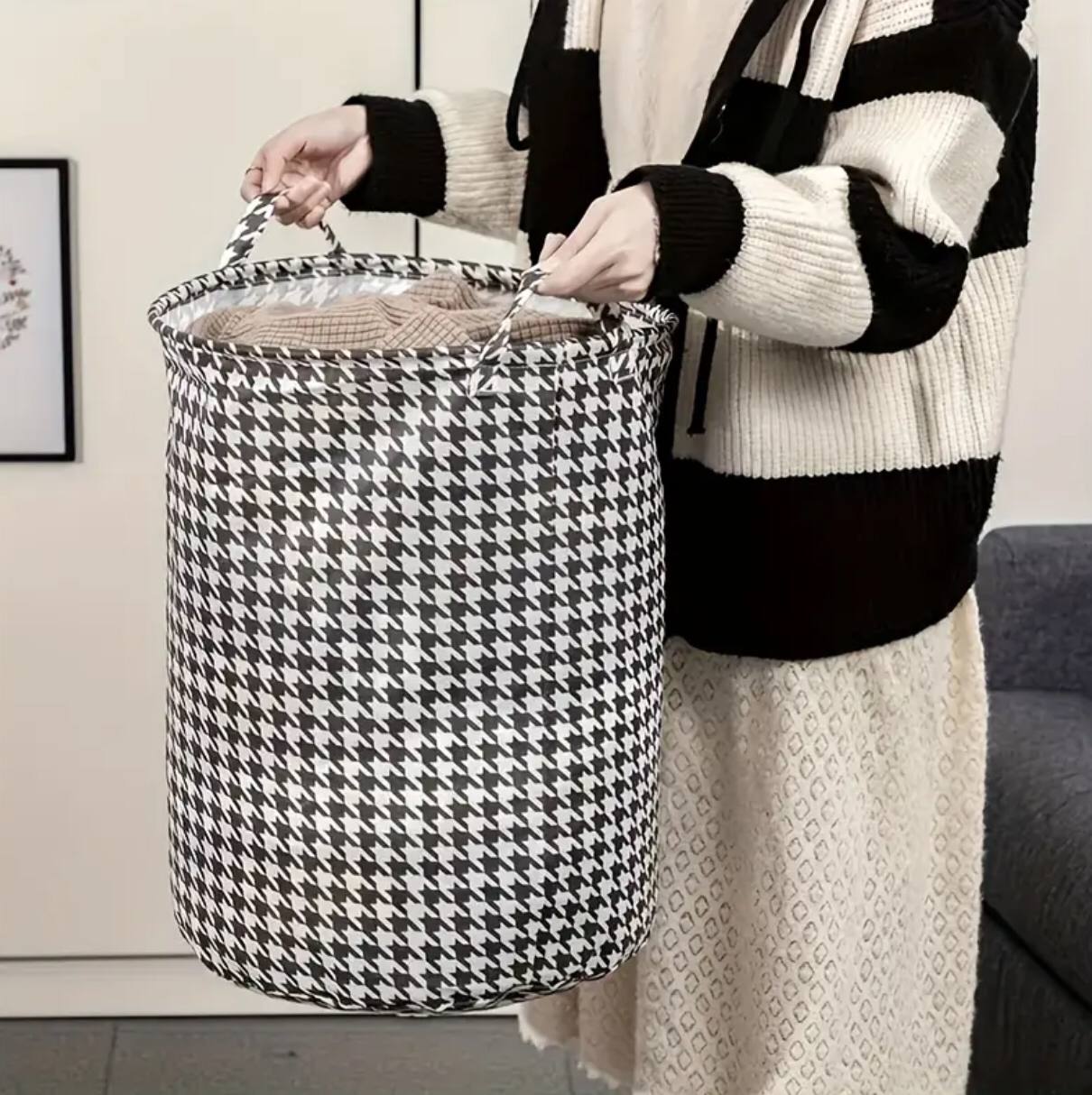 Foldable laundry baskets