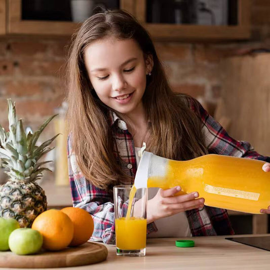 Clear pitcher jug , lightweight juice/water carafe with rubber flip lid.