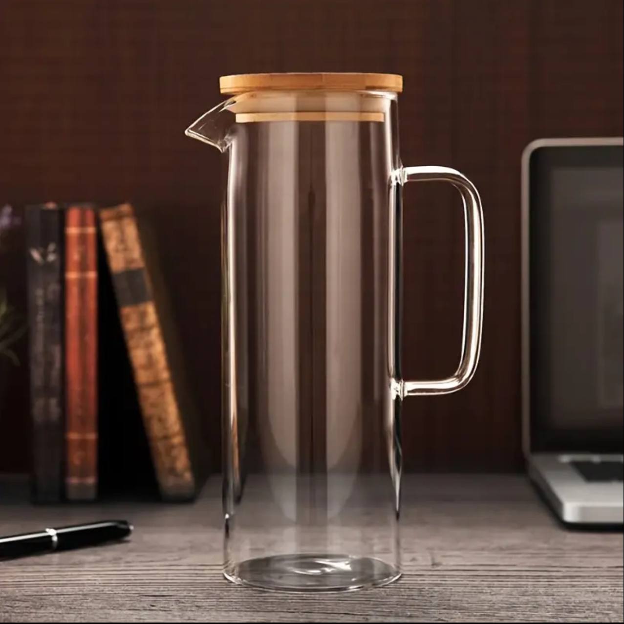 Heat resistant glass jug with an Airtight bamboo lid