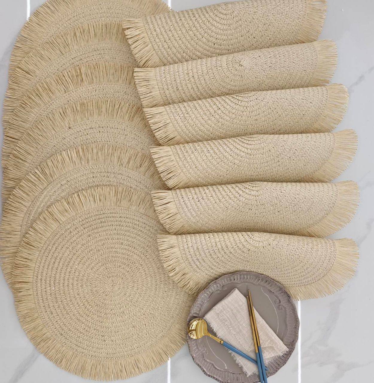 Luxurious woven round rattan Table mats/placemat
Size: 38cms
Colour: Dark brown, light brown and cream white 
6pc