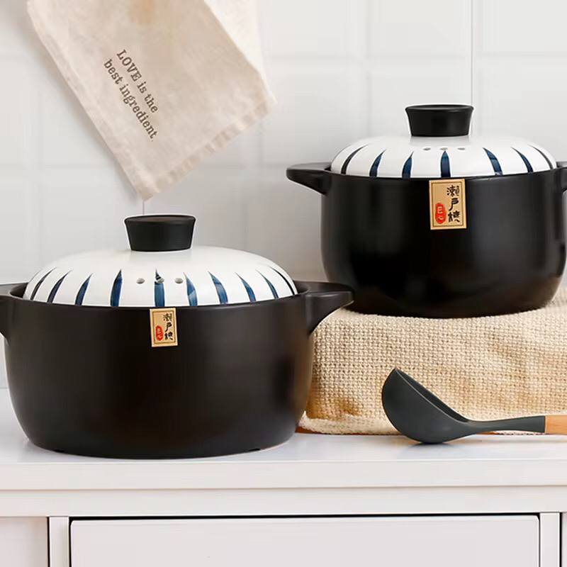 Ceramic casserole cooking pot with lid