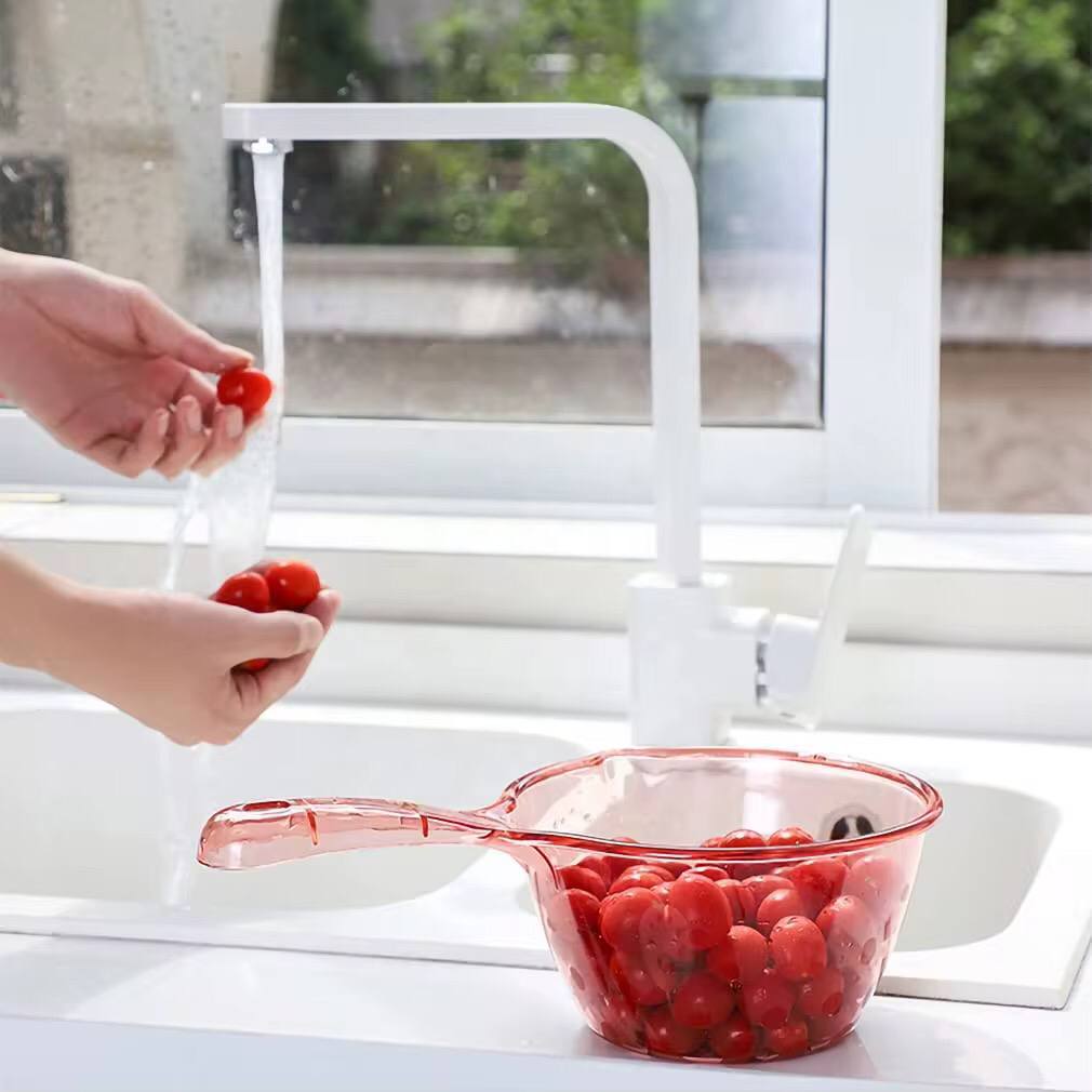 1Pc Transparent Long Handle Water Scoop Plastic Cooking Bathing Water Spoon Fall Resistant Kitchen Fruit Vegetable Cleaning