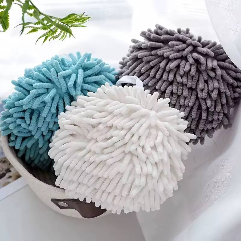 Fluffy chenille microfibre hand towel.