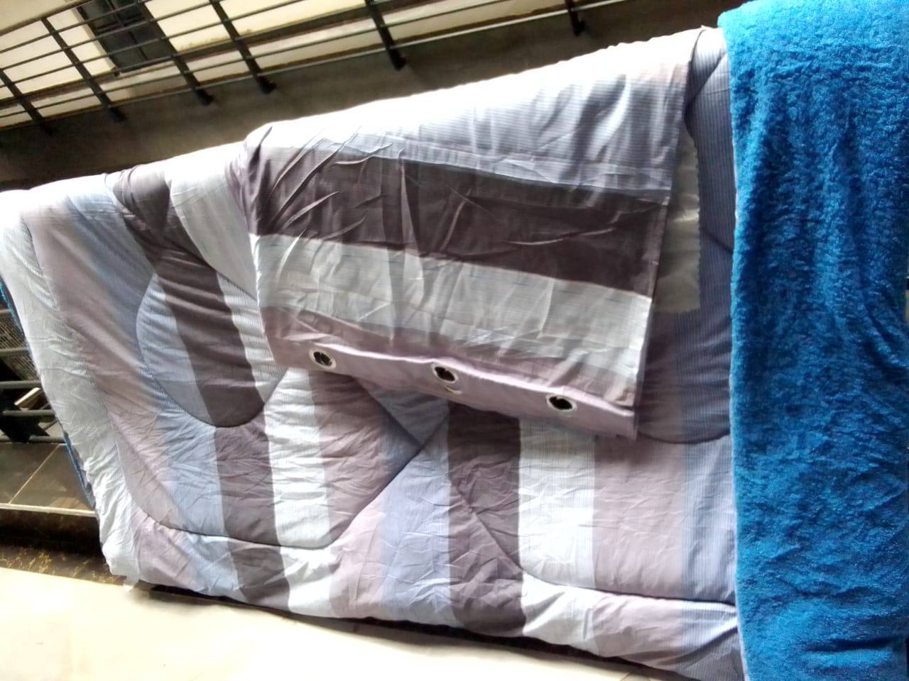 Curtain woolen duvets.