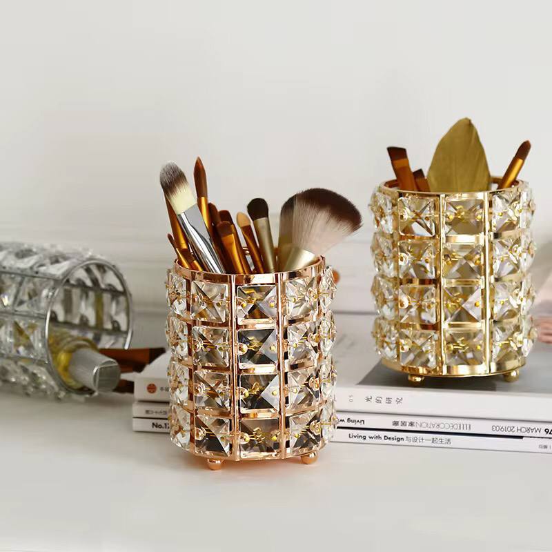 Make up brushes sparkling cylinder .