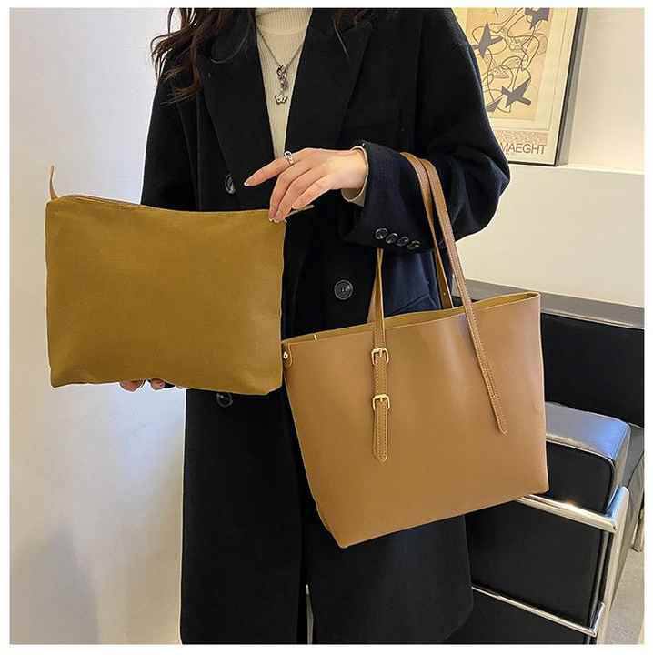 Minimalist tote with inside pouch