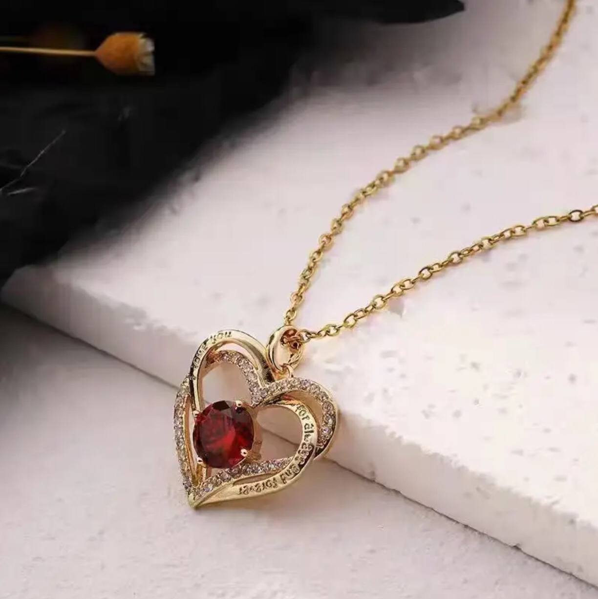 Heart shaped red rose necklace with gift box