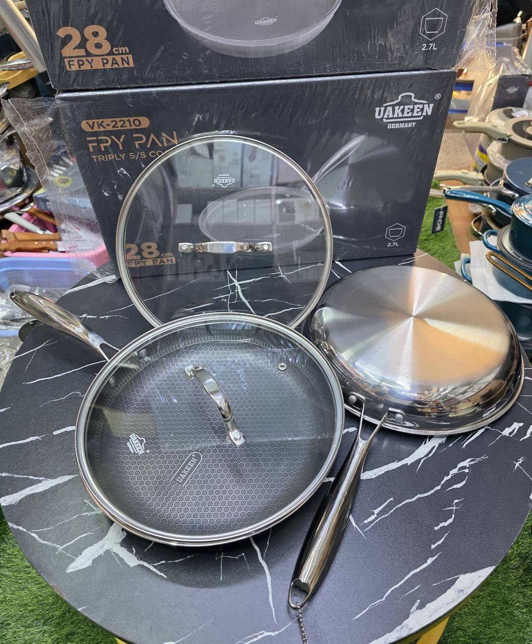 Premium Quality 
Tripply S/S  Stainless Cookware 
Stainless Non-stick Pan with Lids
HoneyComb Coating Design; Scratch and water Resistance 
Induction & Compatible with All Stoves