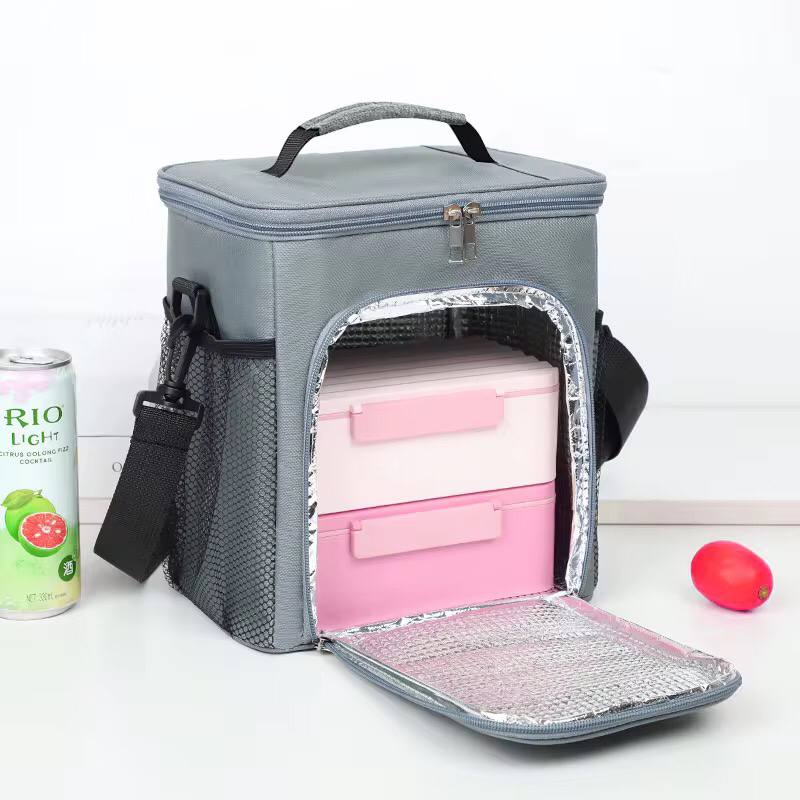 Large capacity 2 compartment lunch bag.