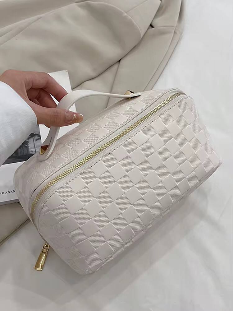 Pu leather cosmetic storage bags.