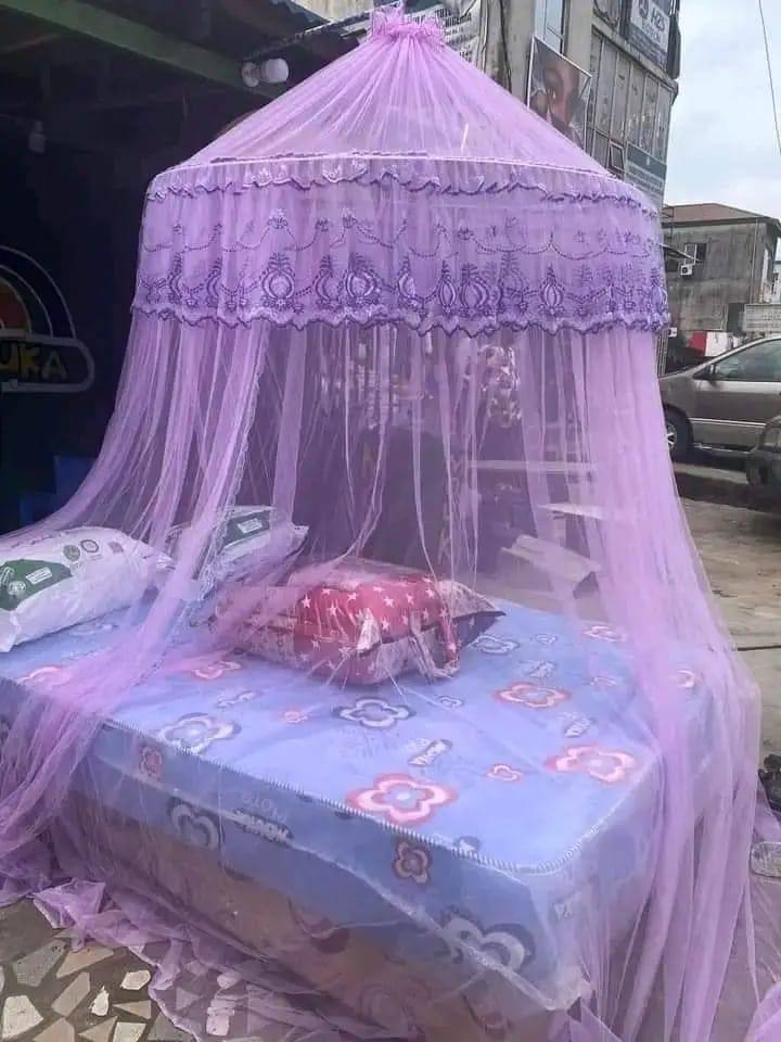 King sizes and Extra king sizes round top mosquito nets