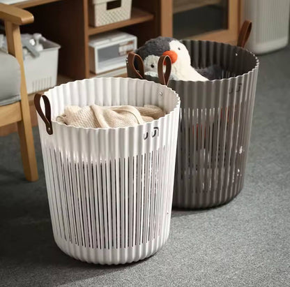Large capacity laundry/storage basket