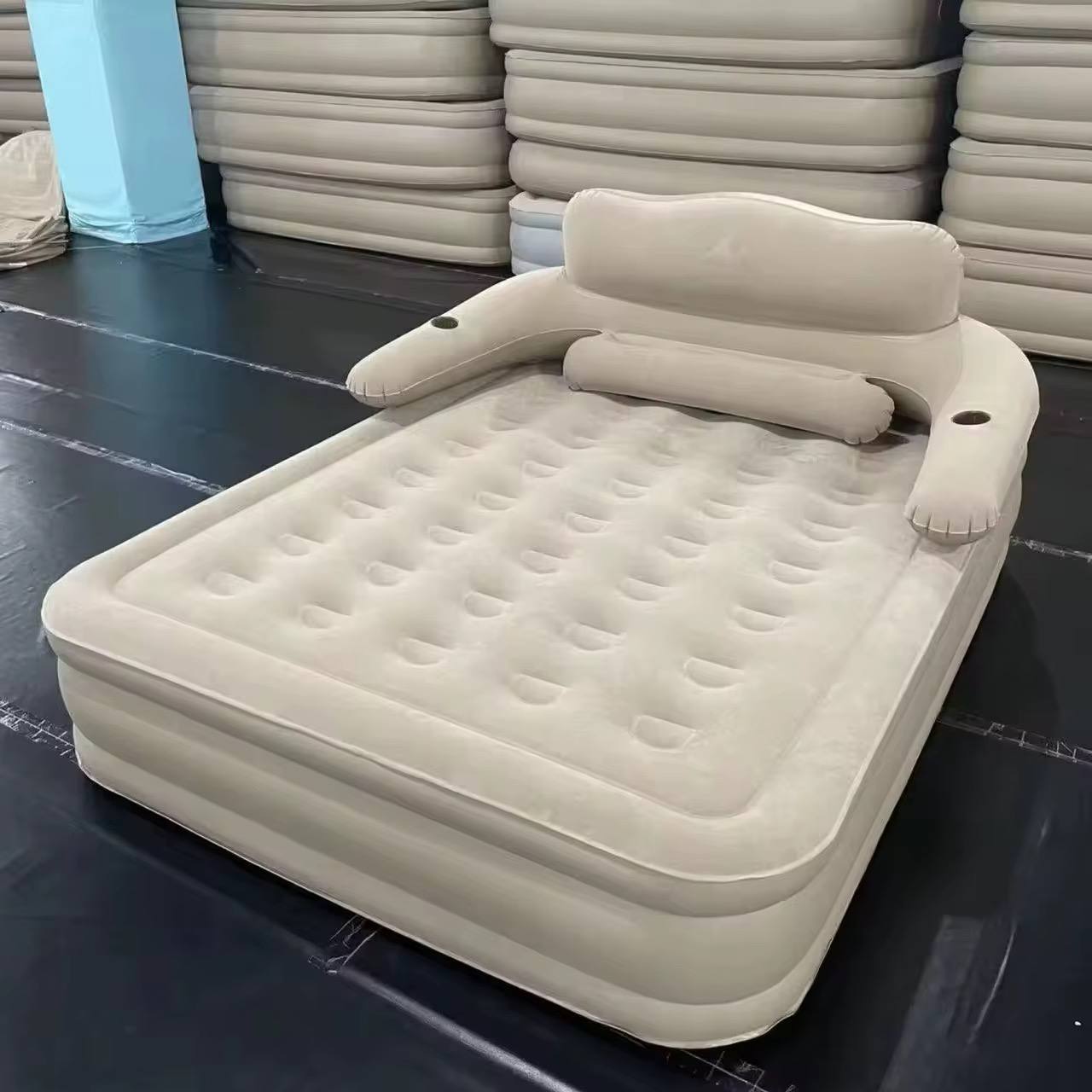 Inflatable bed with backrest