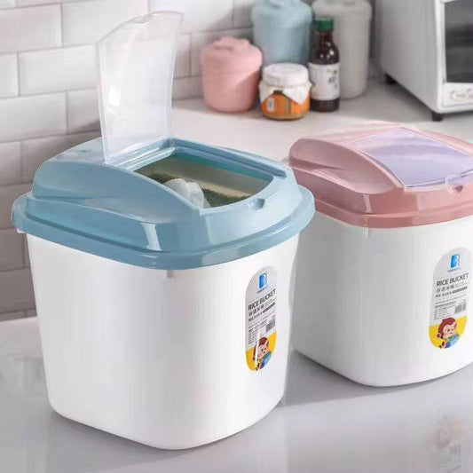 Rice/cereal bucket with measuring cup